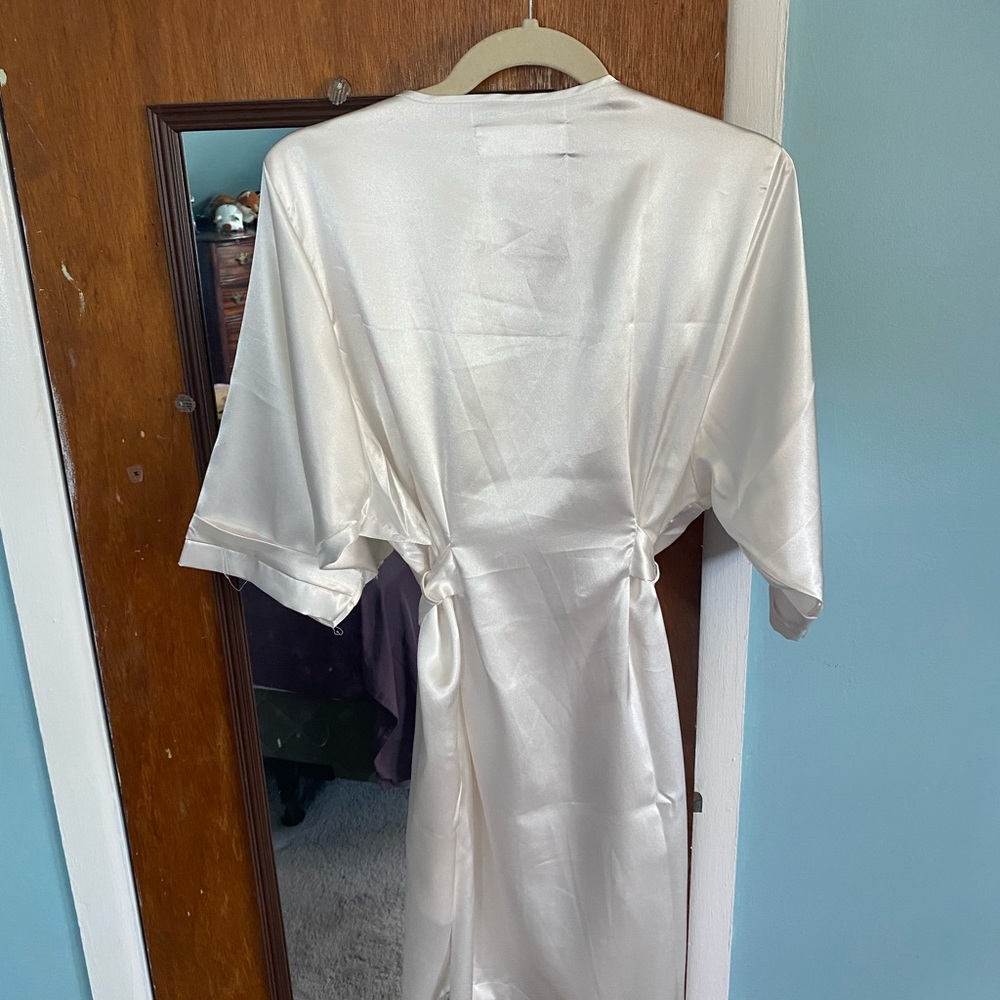 Satin Robe - Picture 2 of 4